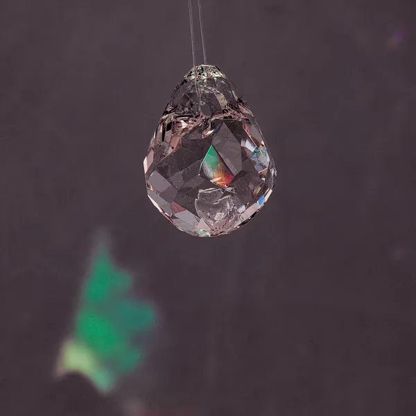 Glass teardrop pendant with intense color refraction
